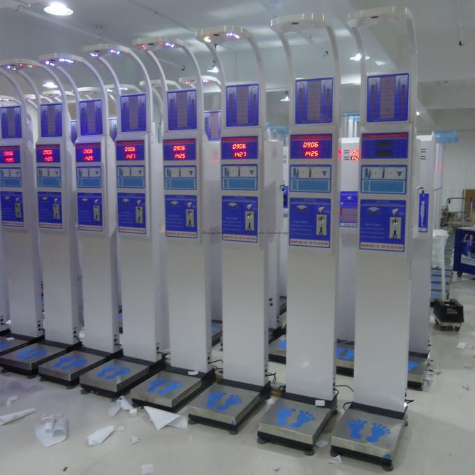 Bmi-Münzen-medizinische Höhen-und Gewichts-mit Ultraschallskalen mit Omron-Blutdruck-Maschine